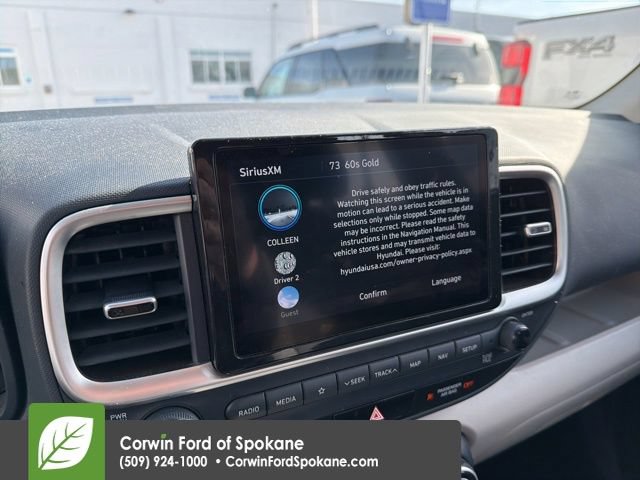Used 2022 Hyundai Venue Limited FWD image 11