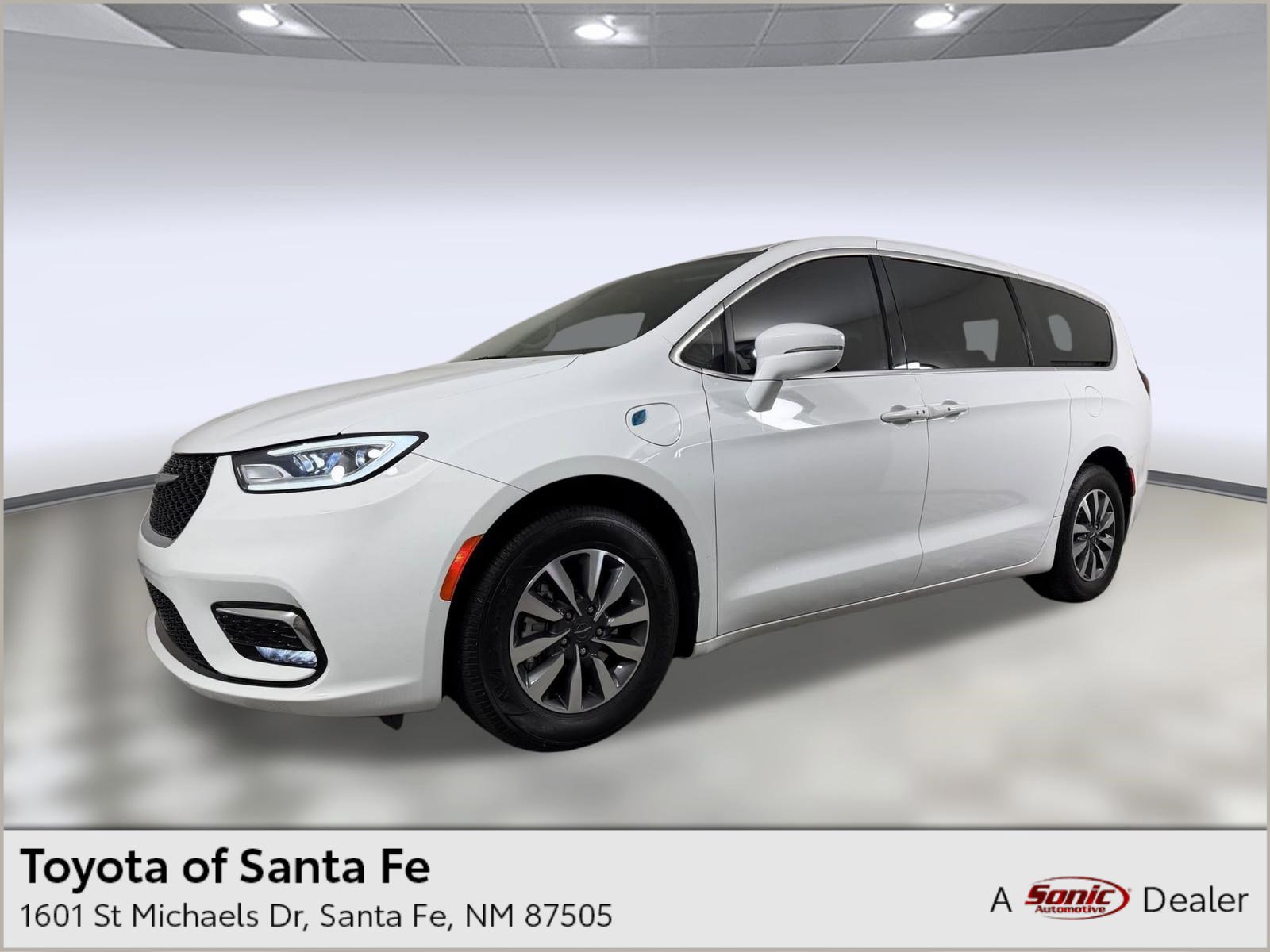 Used 2022 Chrysler Pacifica Touring-L image 1