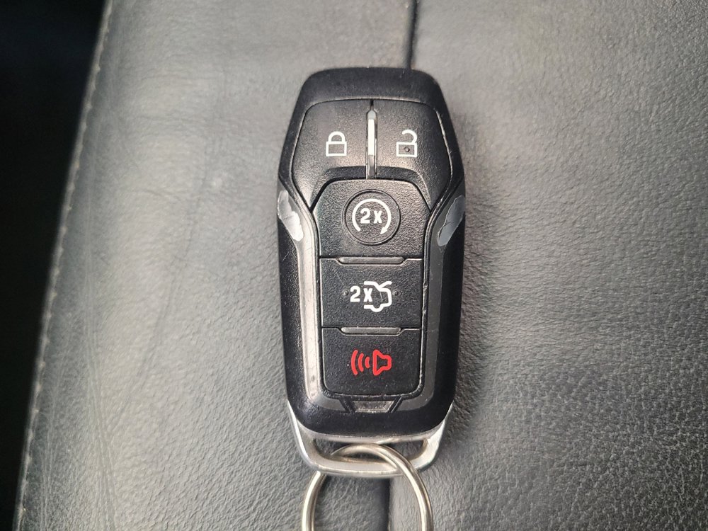 Used 2016 Ford Explorer XLT w/ Equipment Group 202A AWD/4WD image 32