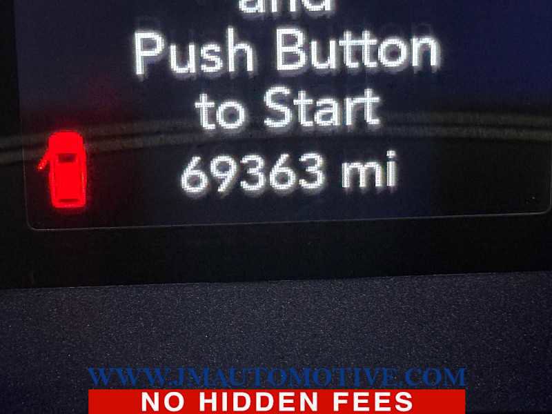 Used 2023 Chrysler Voyager LX image 24