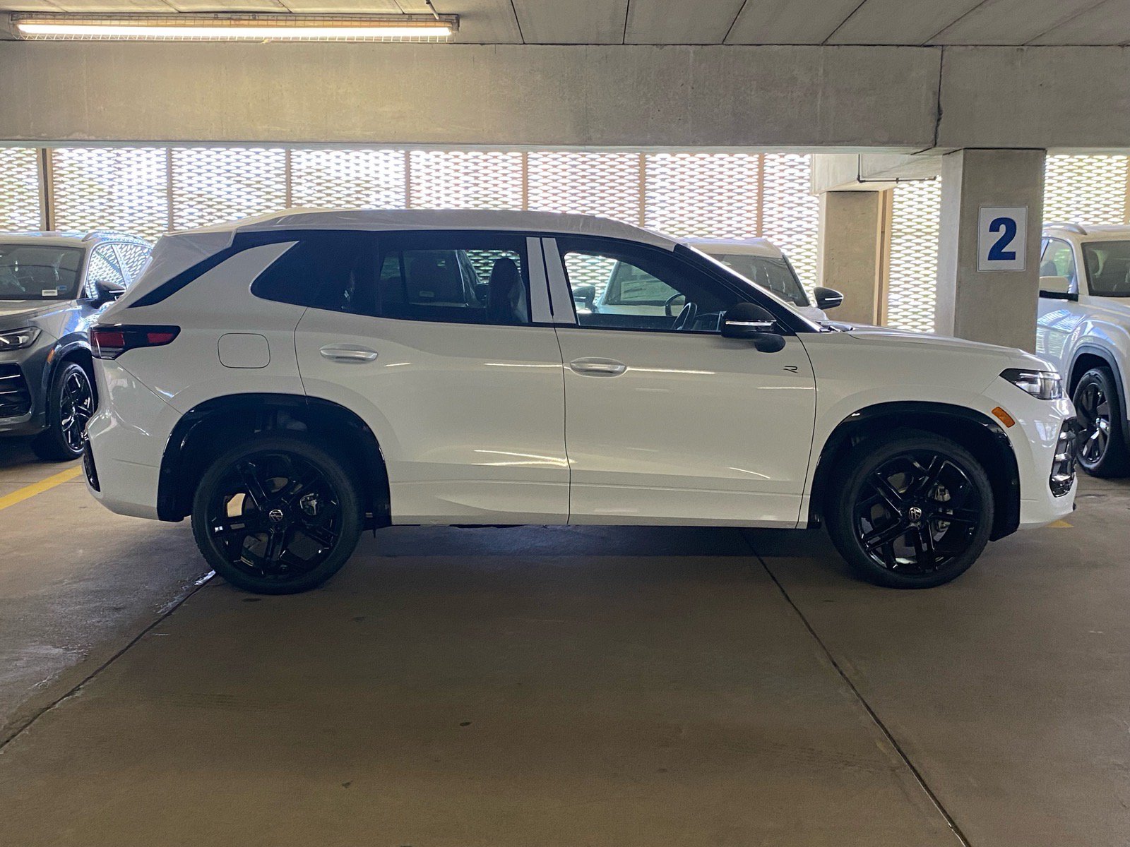New 2026 Volkswagen Tiguan SE R-Line AWD/4WD image 2