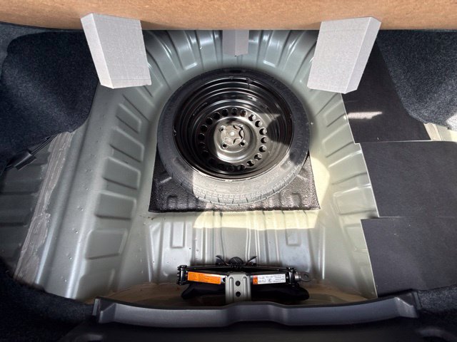 Used 2025 Nissan Versa SV FWD image 15