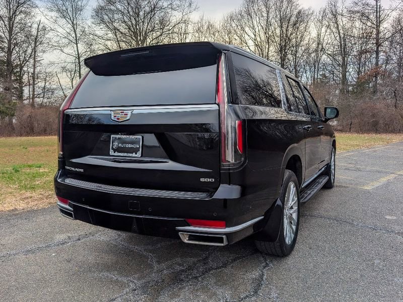 Used 2023 Cadillac Escalade ESV Premium Luxury image 5