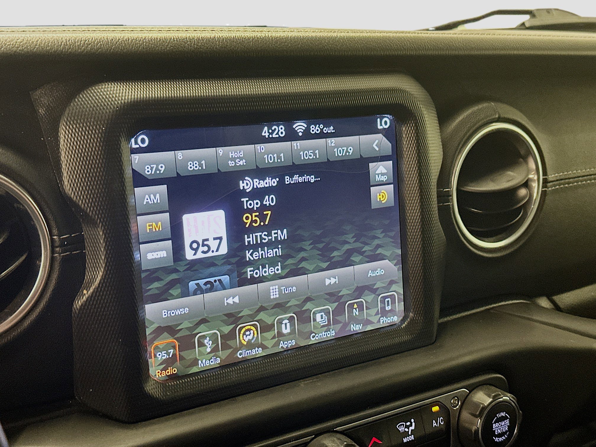 Used 2018 Jeep Wrangler Unlimited Sahara AWD/4WD image 21