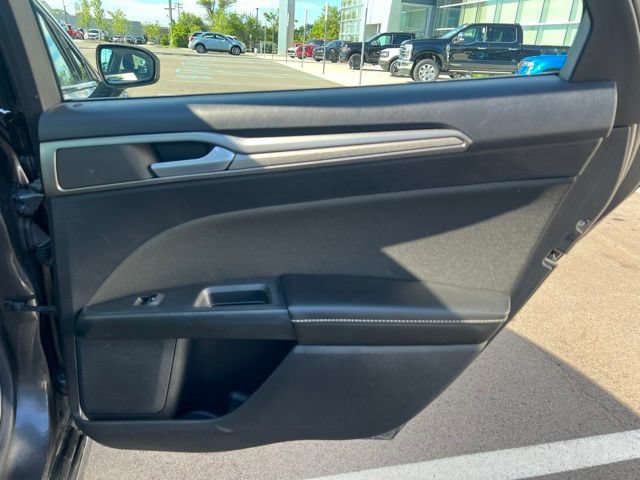 Used 2020 Ford Fusion SE FWD image 12