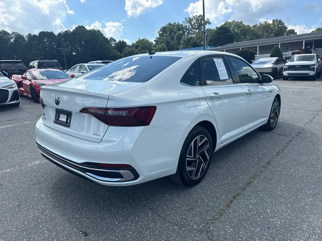 Used 2024 Volkswagen Jetta SEL FWD image 3