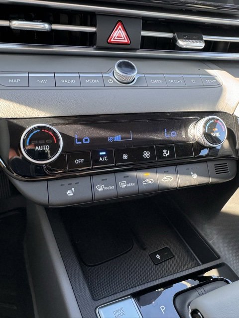 Used 2025 Hyundai Elantra SEL image 21