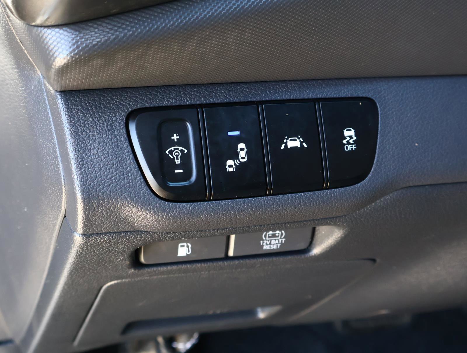 Used 2022 Hyundai Ioniq SE image 18