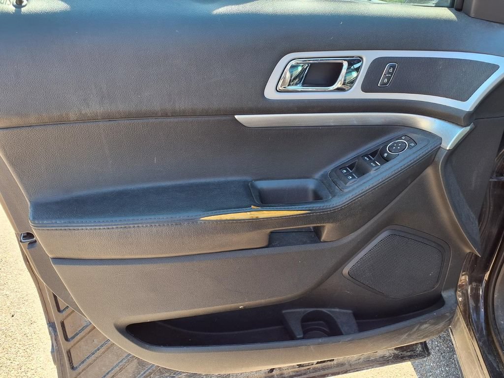 Used 2014 Ford Explorer XLT w/ Equipment Group 202A AWD/4WD image 11