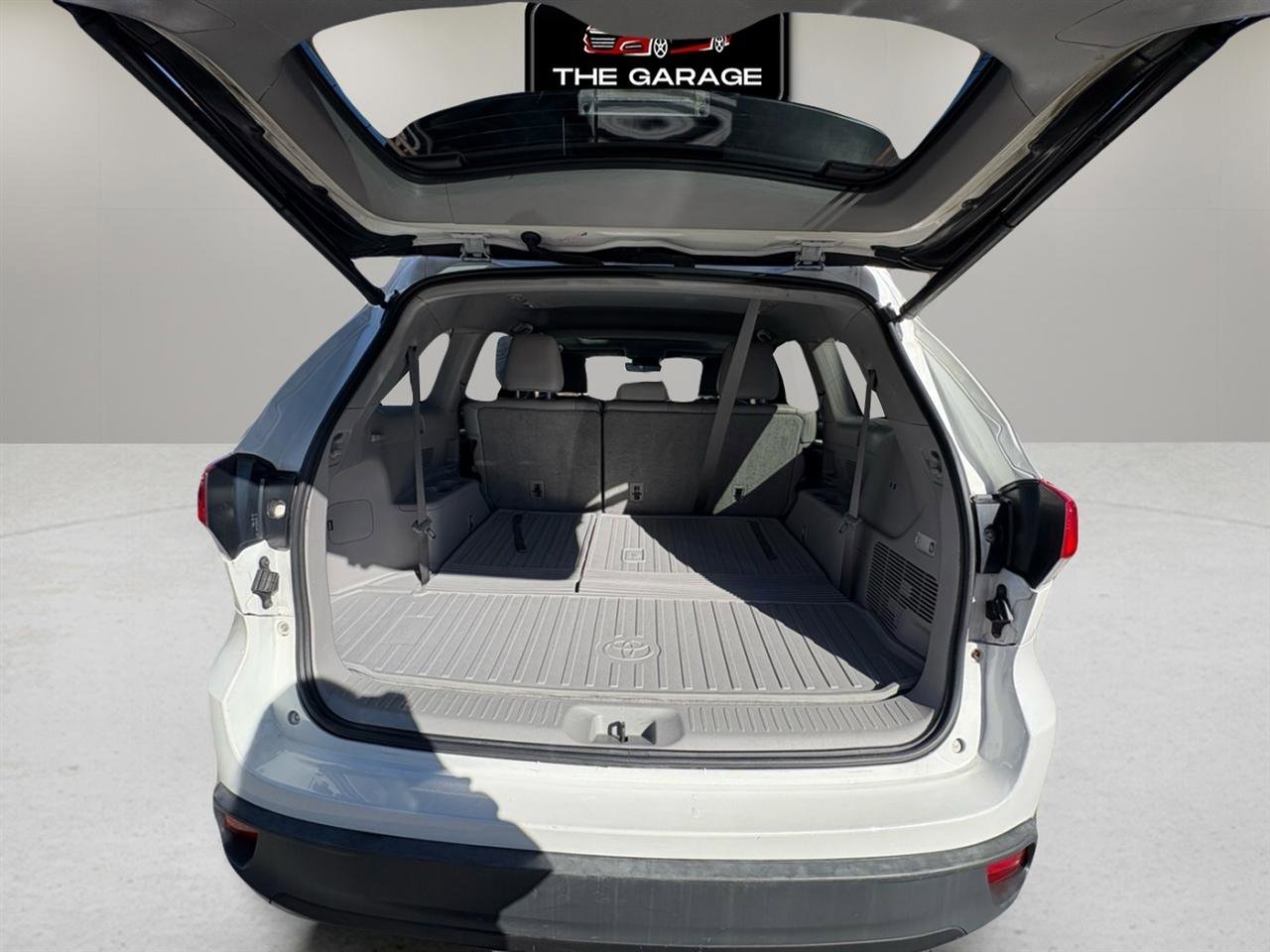 Used 2018 Toyota Highlander XLE image 48