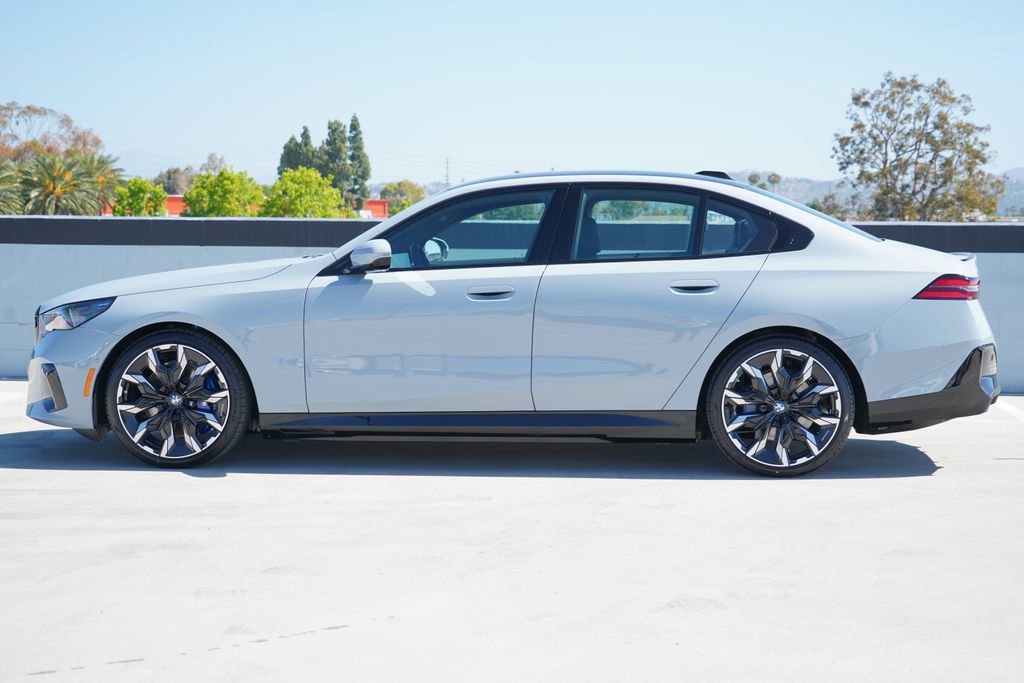 New 2026 BMW i5 eDrive40 w/ Executive Package image 4