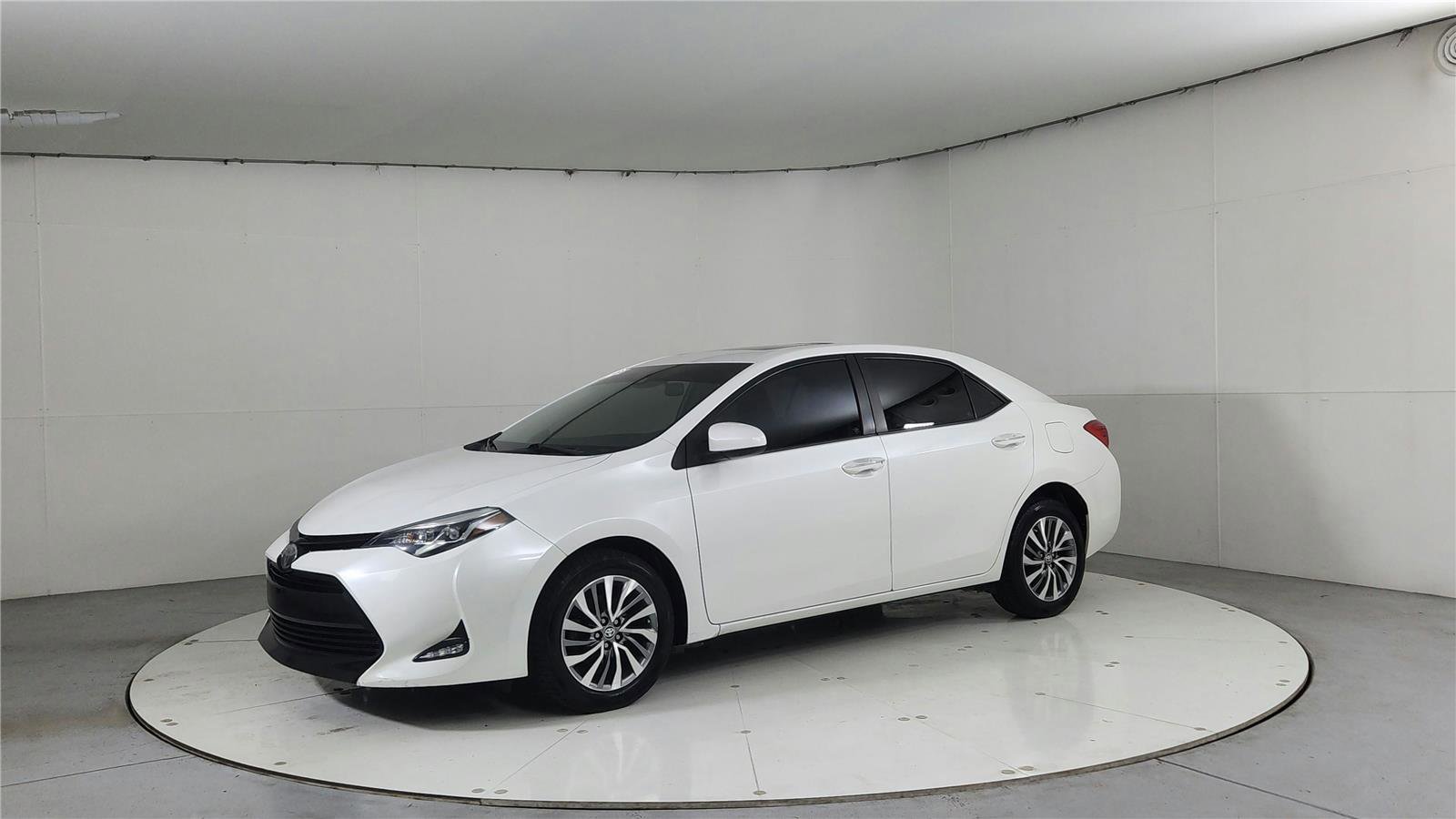 Used 2017 Toyota Corolla XLE FWD image 3
