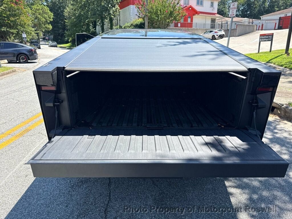 Used 2024 Tesla Cybertruck AWD Crew Cab image 9