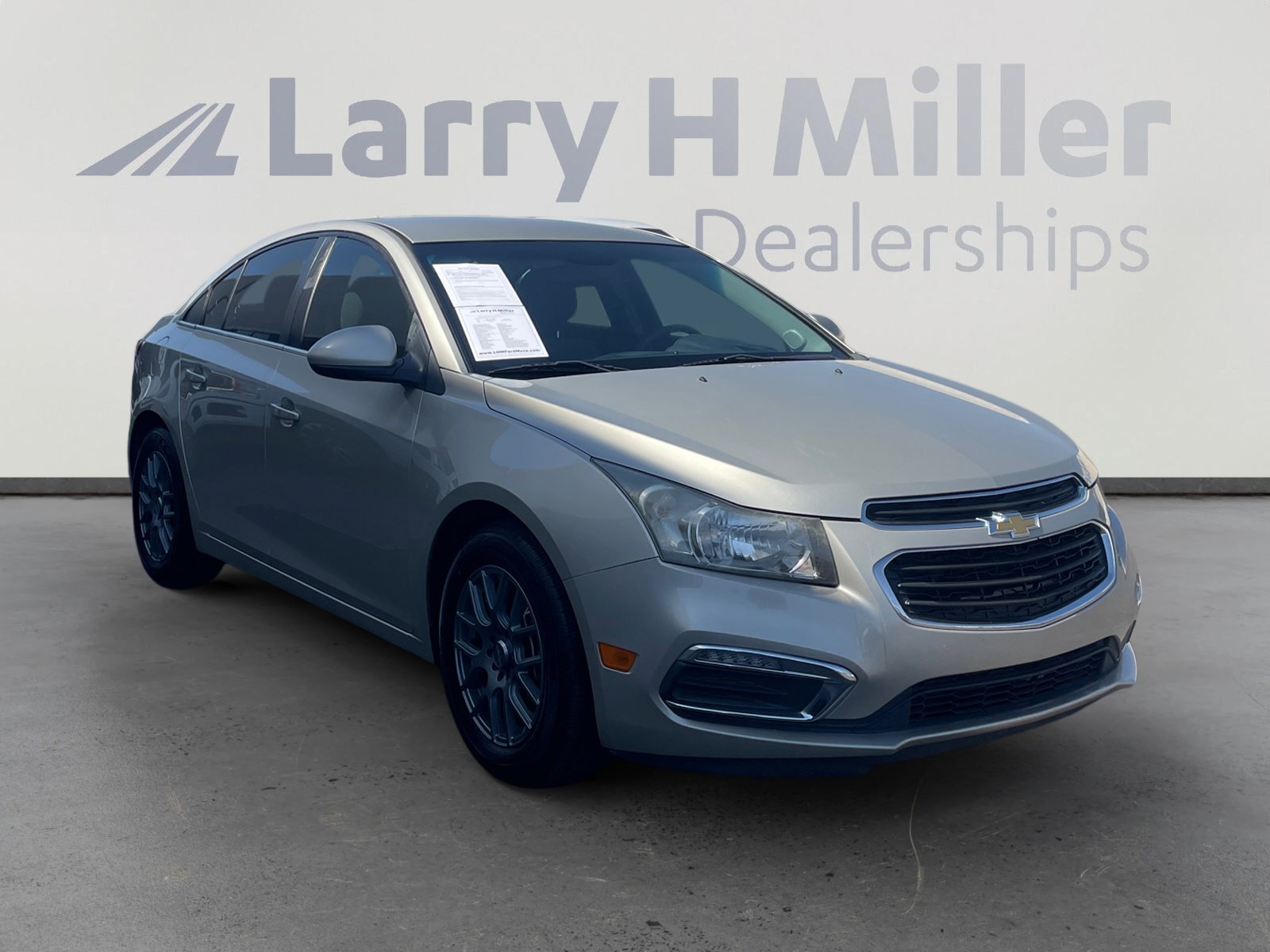 Used 2015 Chevrolet Cruze LT w/ Technology Package FWD image 7
