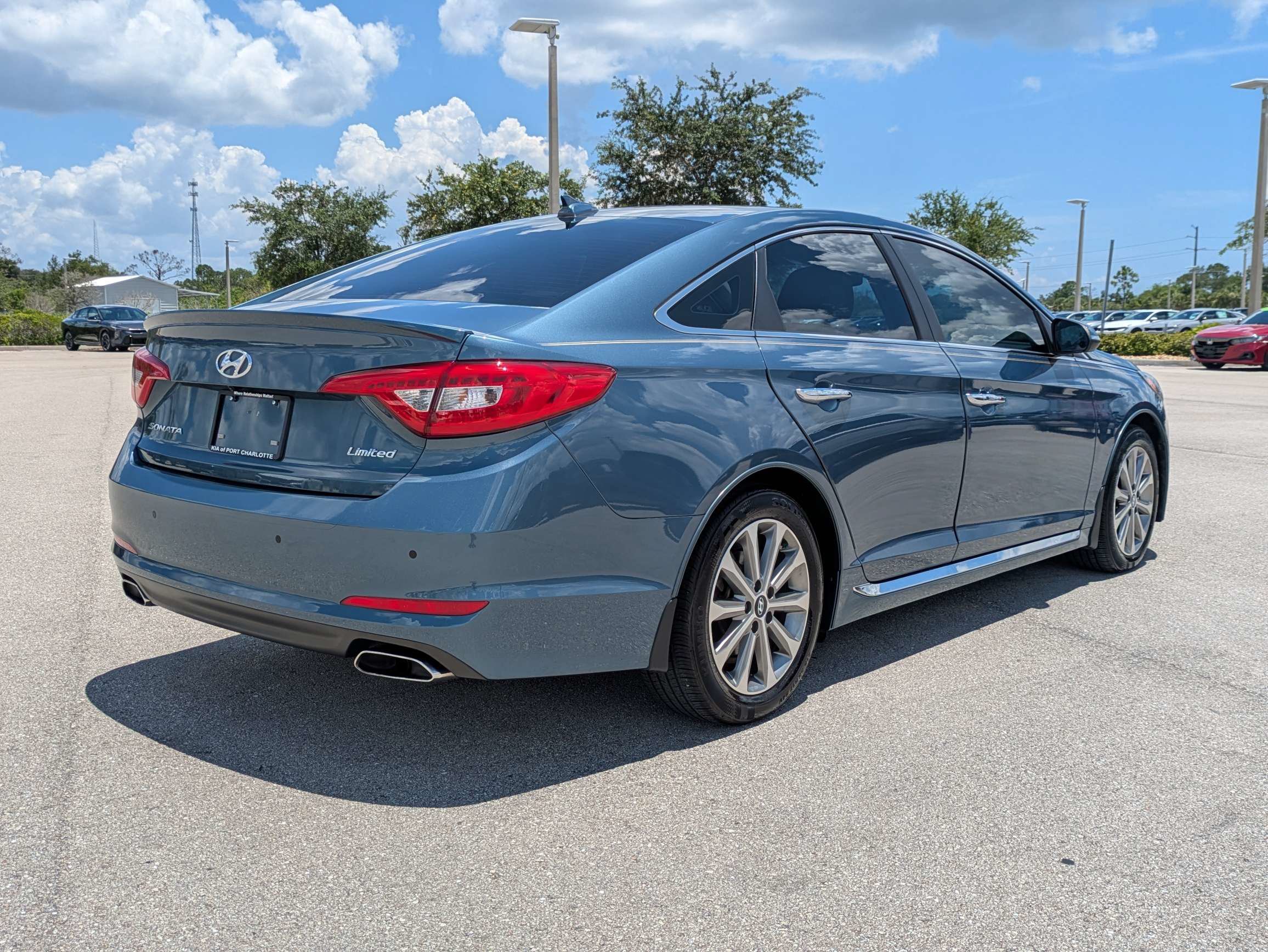 Used 2017 Hyundai Sonata Limited w/ Ultimate Package 04 FWD image 5
