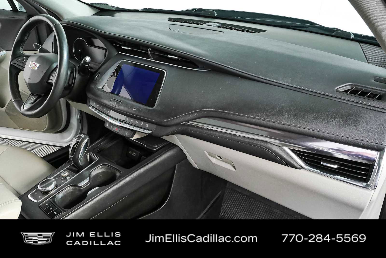 Used 2019 Cadillac XT4 Luxury w/ Cold Weather Package FWD image 23