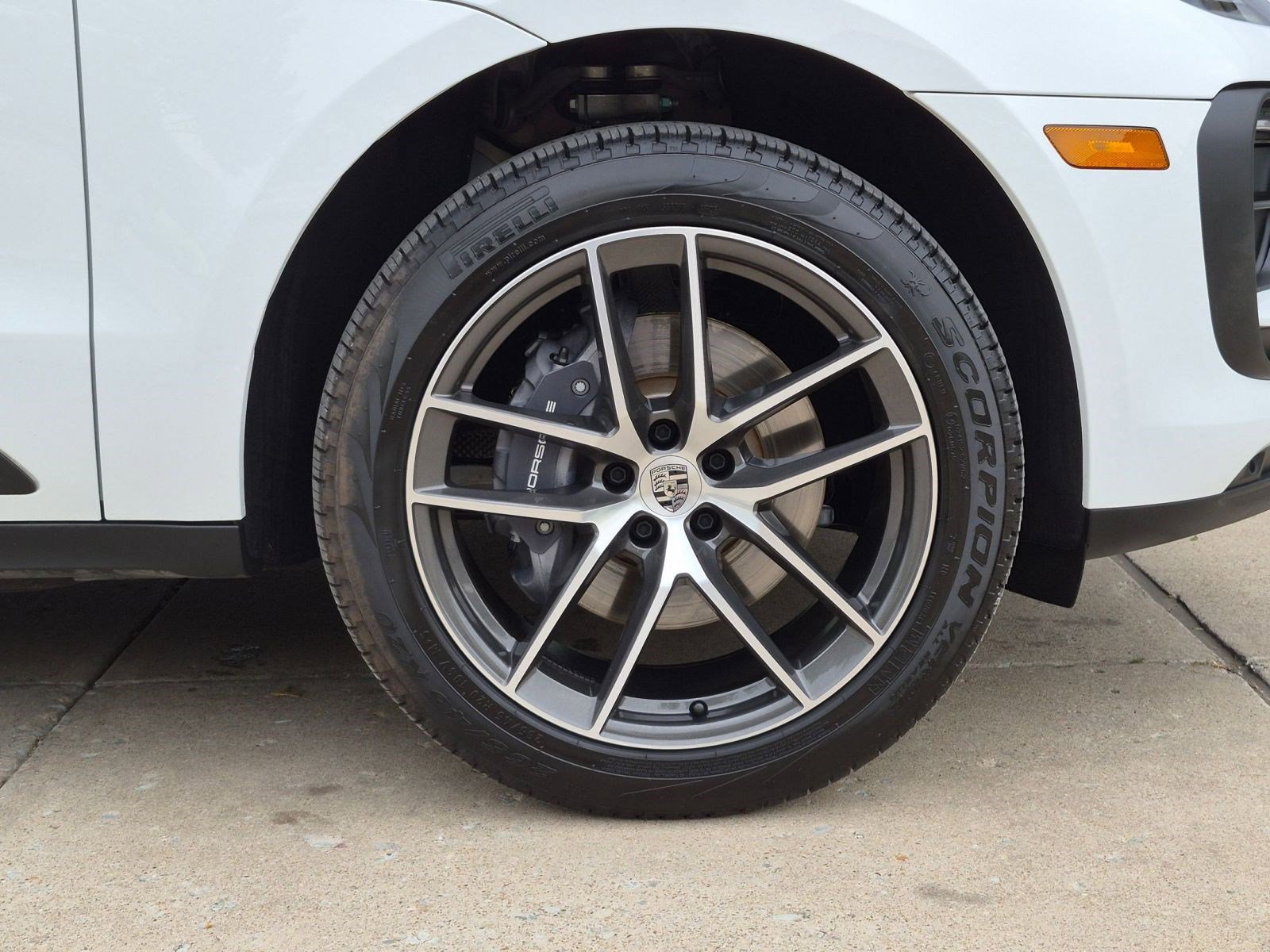 Certified 2026 Porsche Macan AWD/4WD image 28