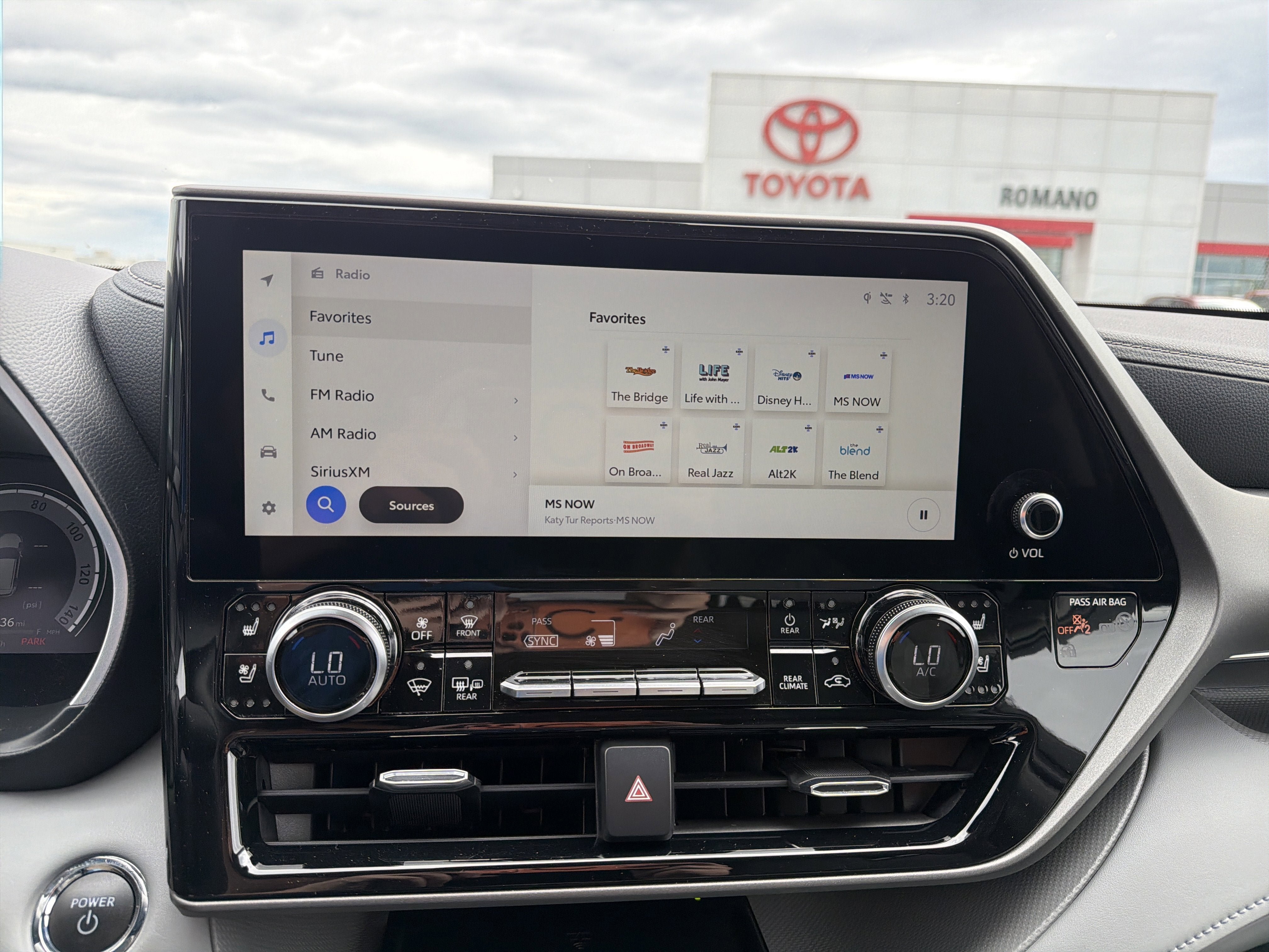 Used 2023 Toyota Highlander Limited AWD/4WD image 17