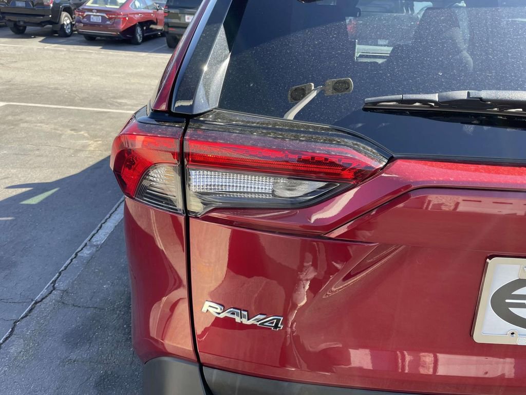 Used 2025 Toyota RAV4 XLE image 17