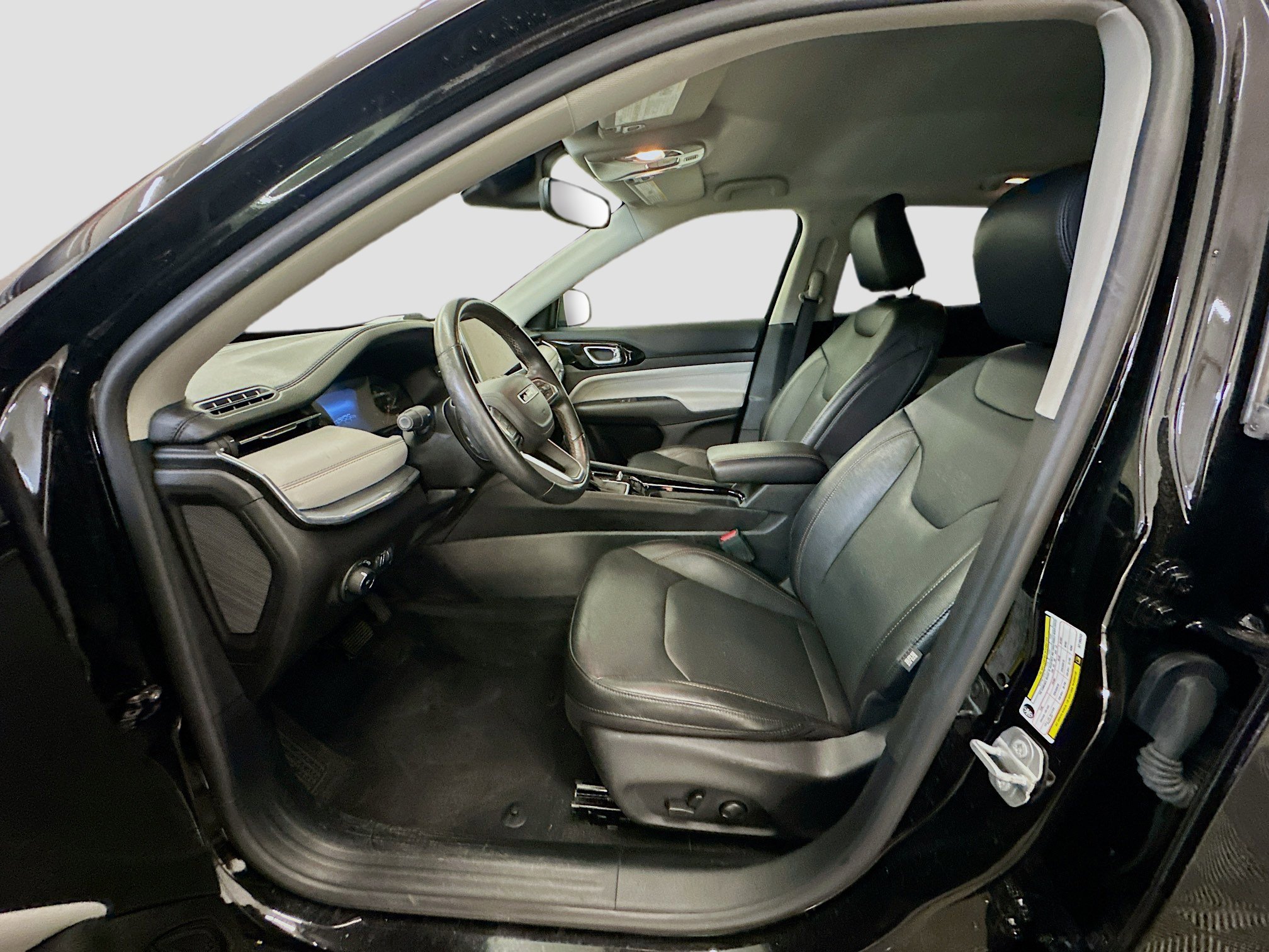 Used 2022 Jeep Compass Limited image 13