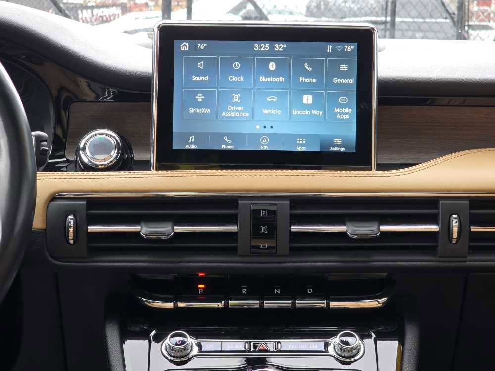 Used 2022 Lincoln Corsair Reserve w/ Equipment Group 201A image 18