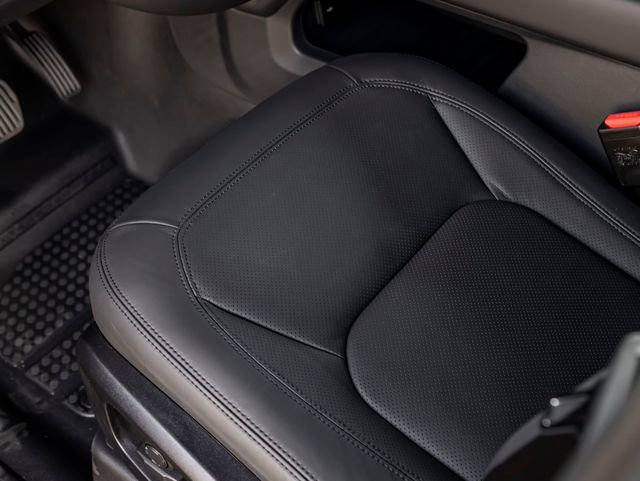 New 2026 Land Rover Defender 110 X-Dynamic SE image 15