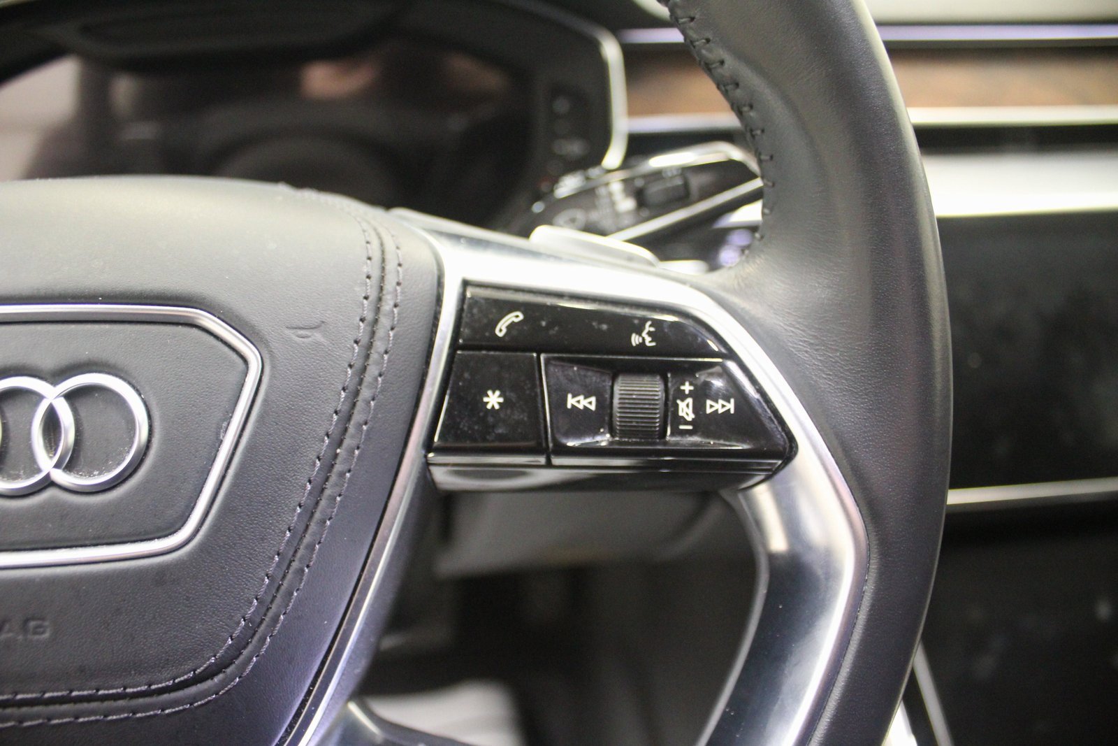 Used 2019 Audi A8 L 3.0T w/ Luxury Package image 15