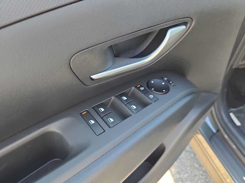 New 2026 Hyundai Tucson Blue SE FWD image 17