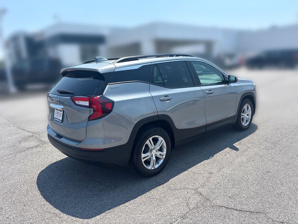 Used 2024 GMC Terrain SLE w/ Driver Convenience Package FWD image 8