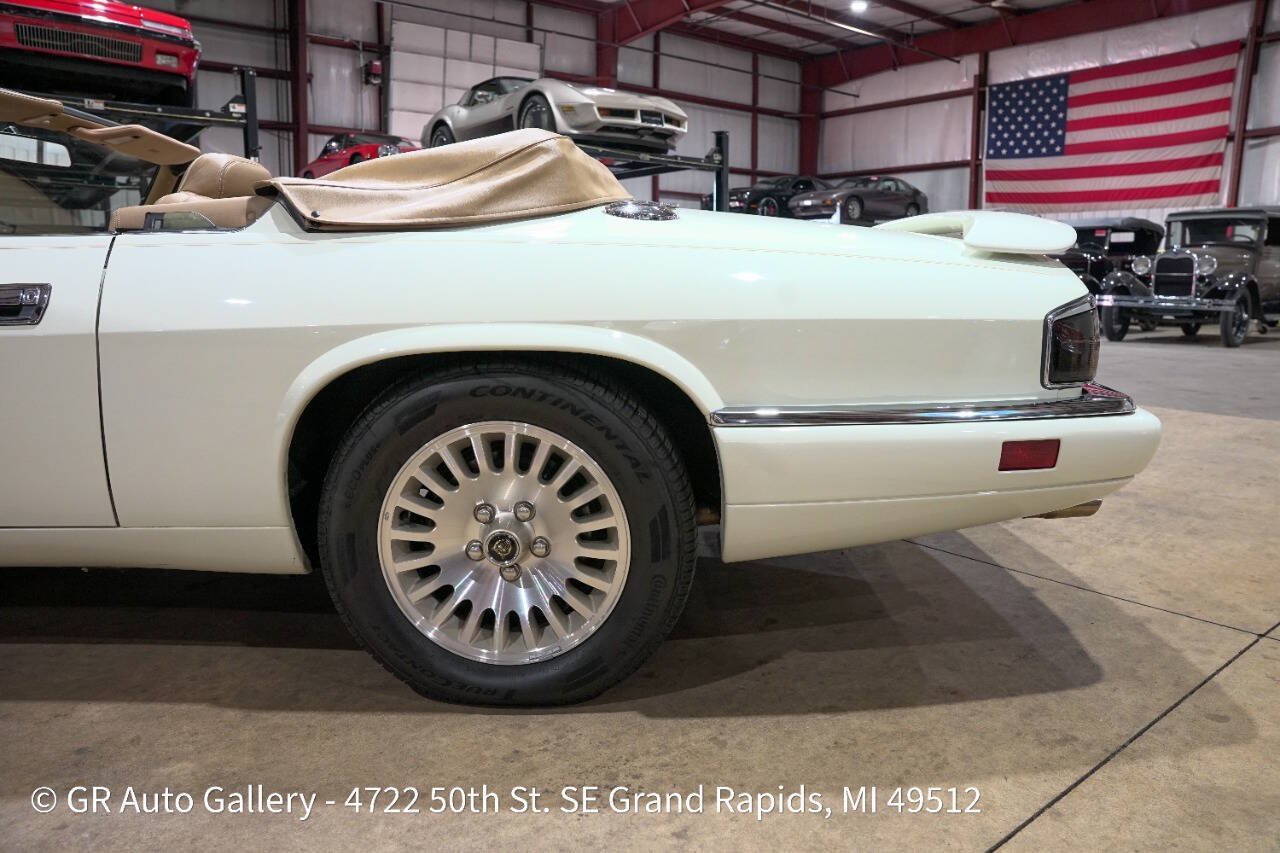 Used 1995 Jaguar XJS V12 Convertible RWD image 5