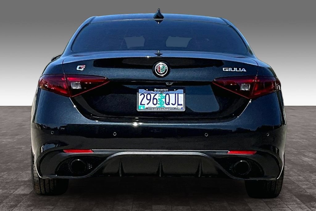 Used 2022 Alfa Romeo Giulia Veloce RWD image 6