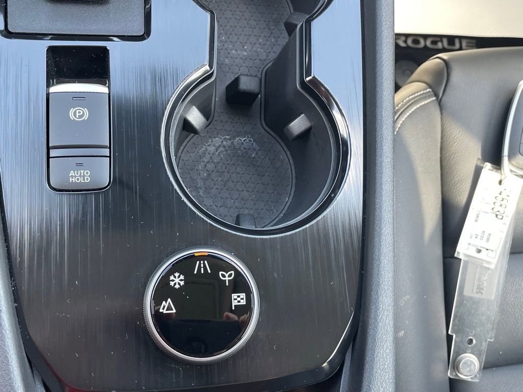 Used 2024 Nissan Rogue SL image 34