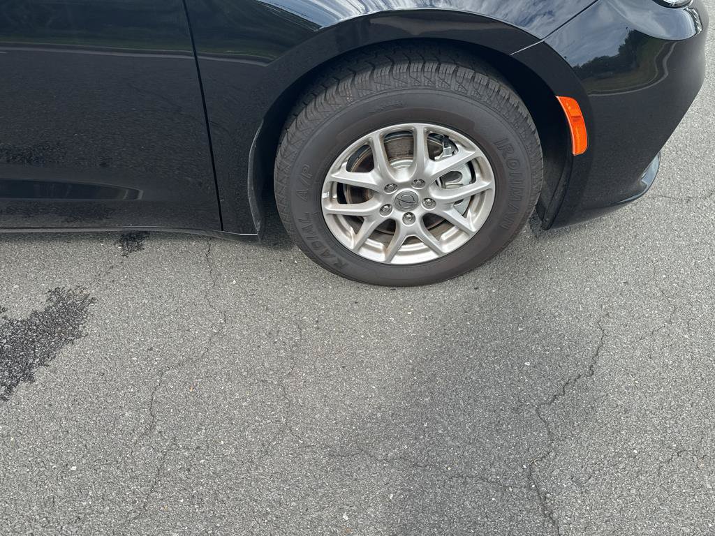 Used 2025 Chrysler Pacifica Select FWD image 32