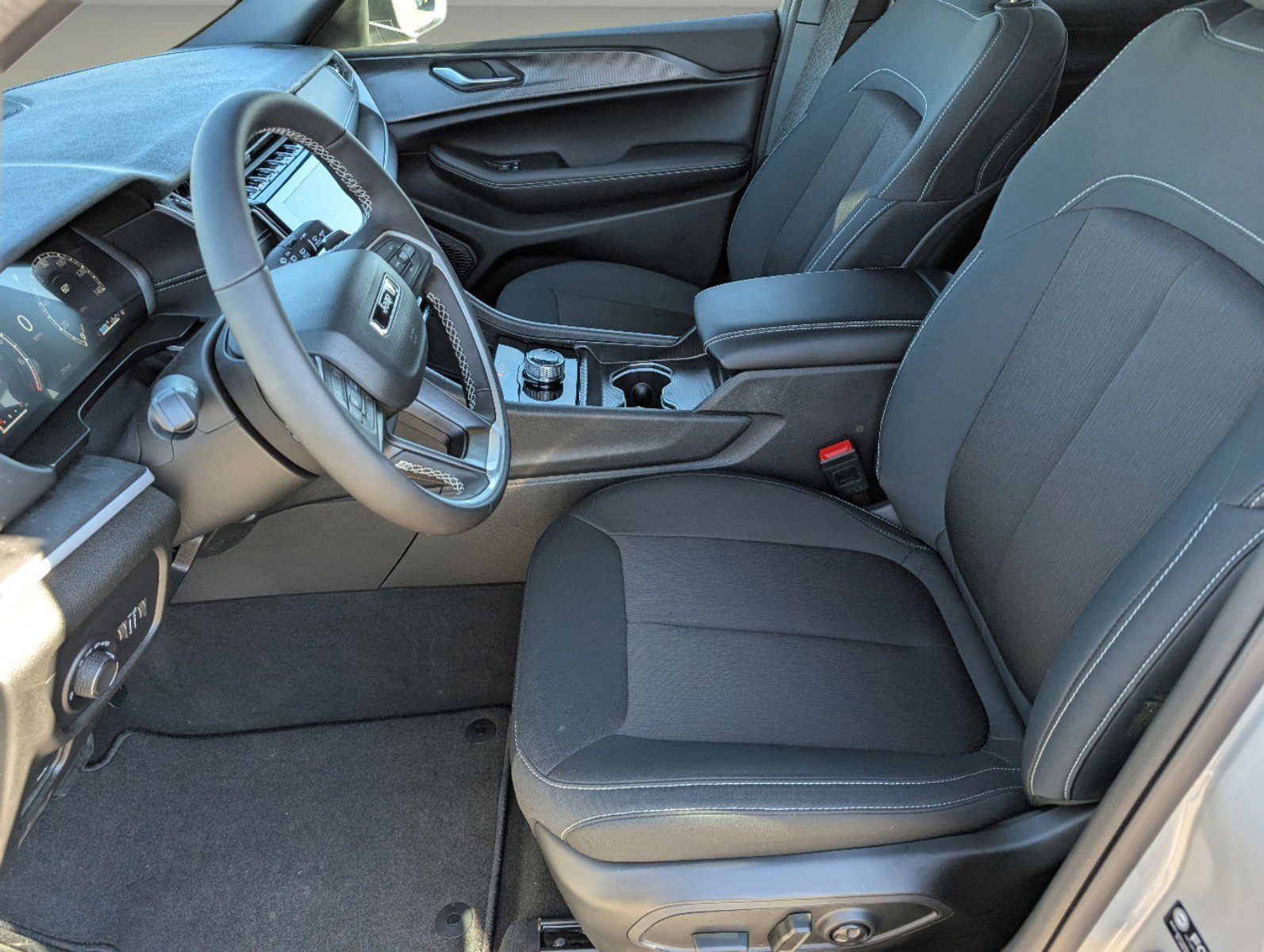 New 2024 Jeep Grand Cherokee Laredo X w/ Luxury Tech Group I image 17