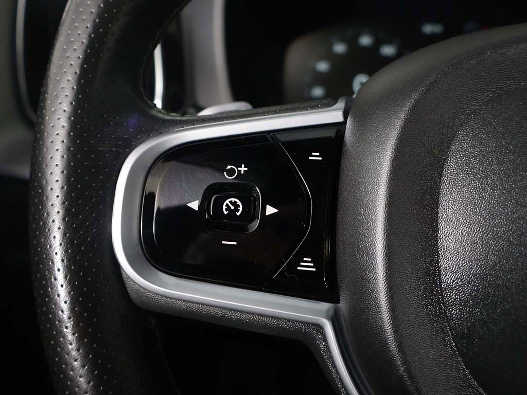 Used 2018 Volvo XC60 T6 R-Design w/ Vision Package image 44