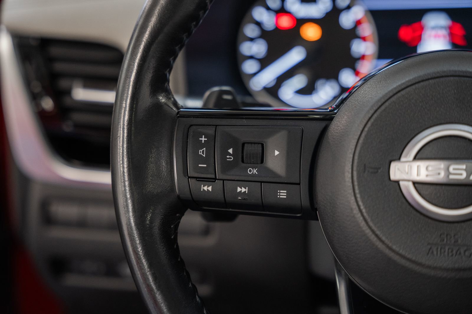 Used 2023 Nissan Rogue SL image 32