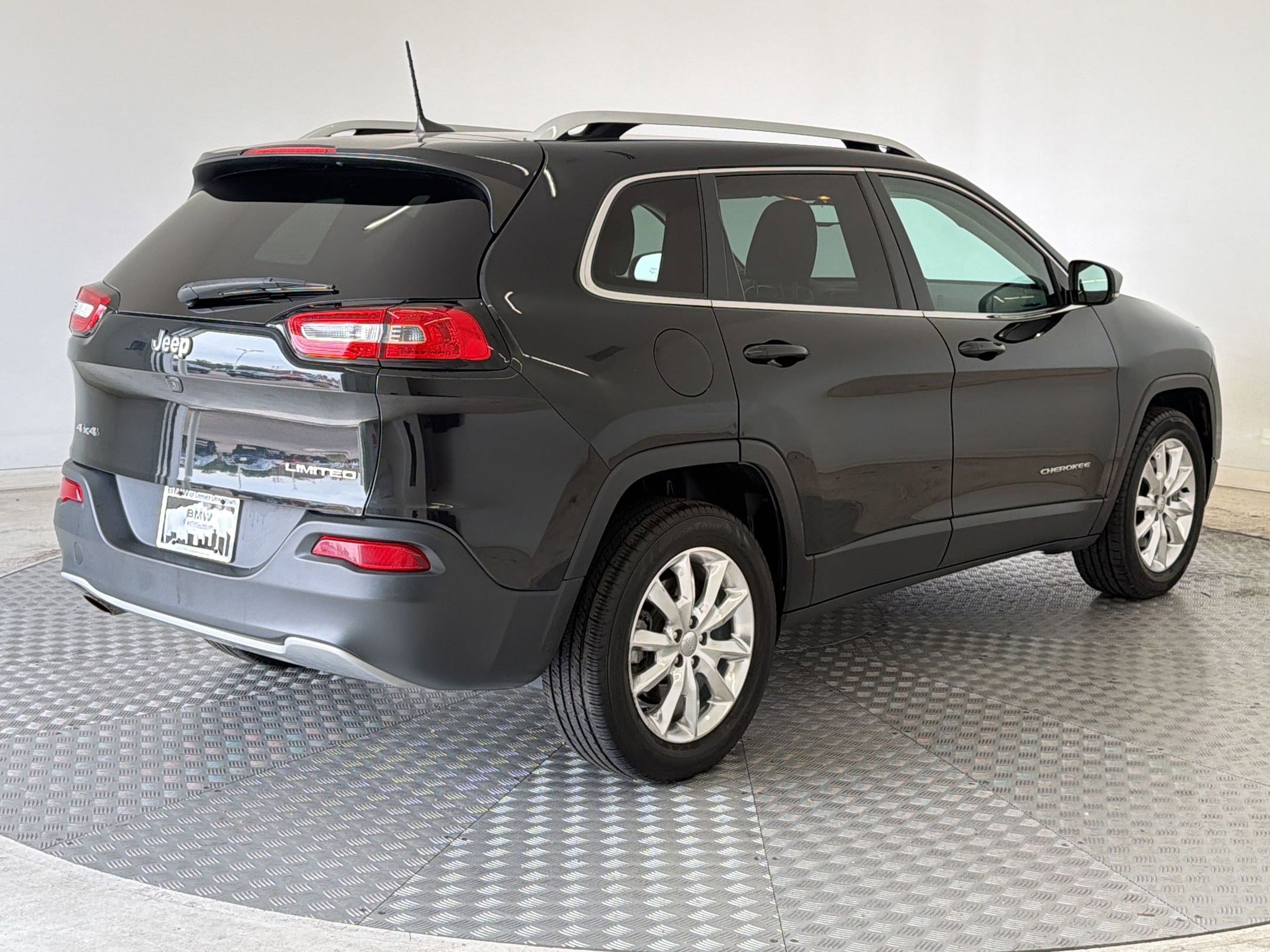 Used 2016 Jeep Cherokee Limited image 9