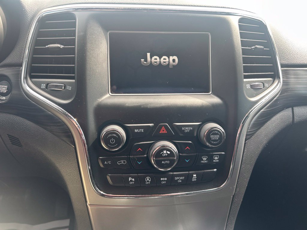 Used 2020 Jeep Grand Cherokee Laredo AWD/4WD image 14