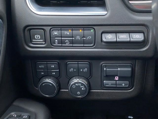 Used 2021 Chevrolet Tahoe High Country w/ Premium Package image 16