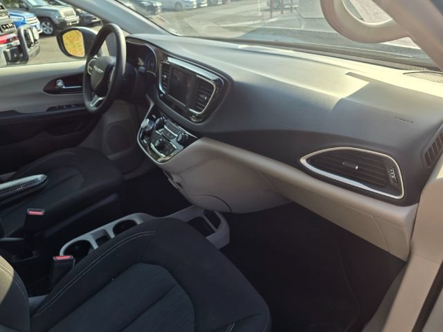 Used 2023 Chrysler Voyager LX FWD image 19