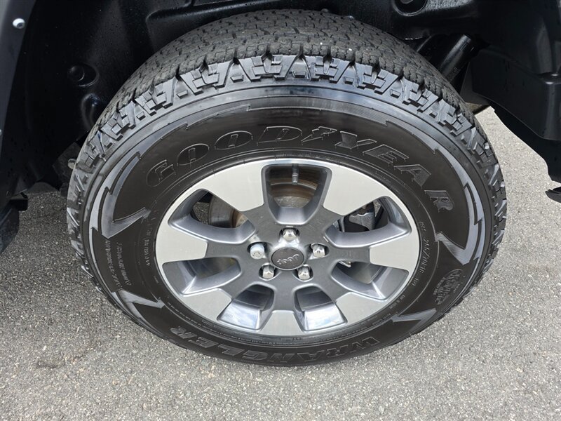 Used 2021 Jeep Wrangler Unlimited Sahara AWD/4WD image 27