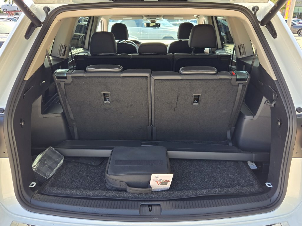 Certified 2026 Volkswagen Atlas SE w/ Panoramic Sunroof Package FWD image 17