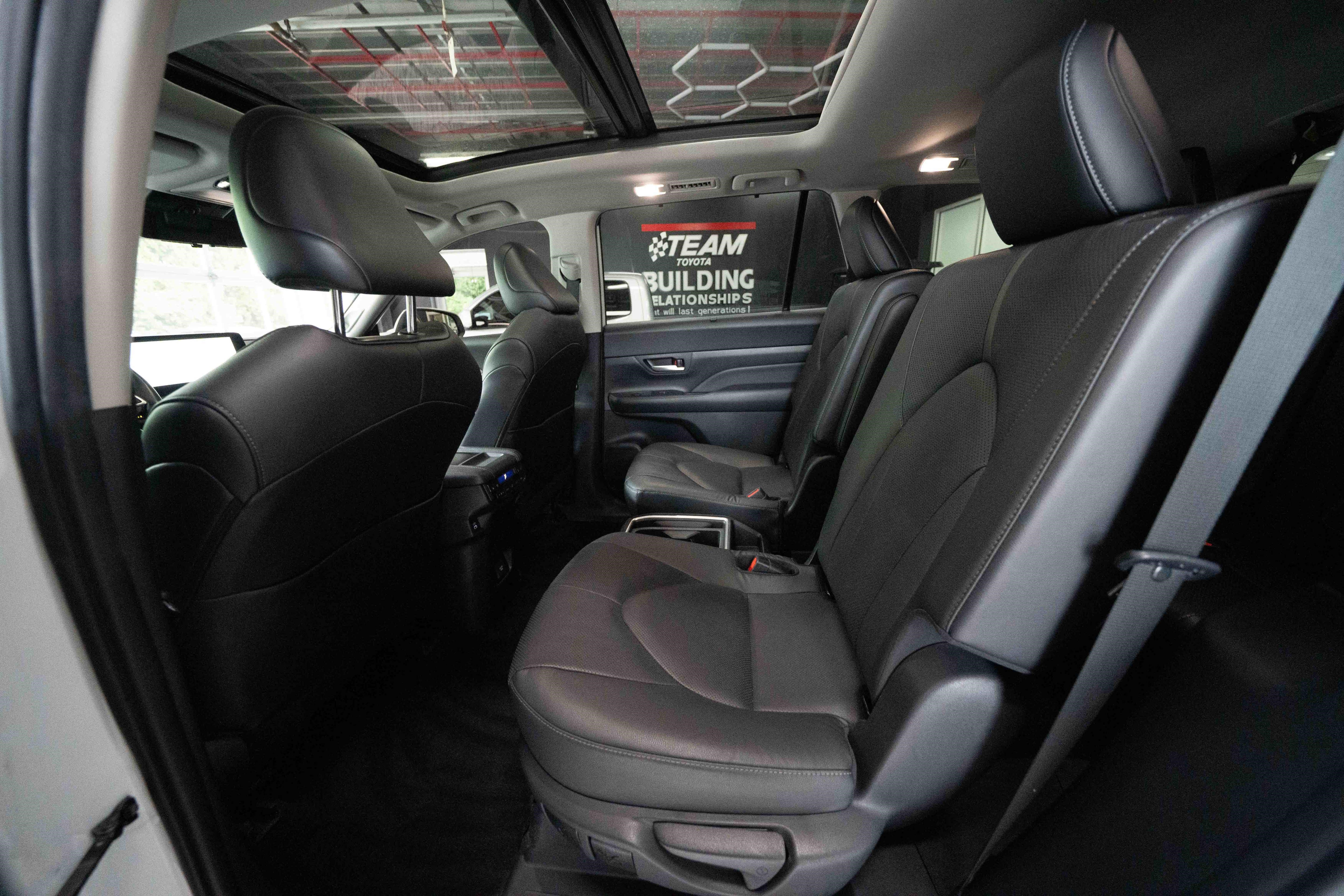 Used 2024 Toyota Grand Highlander AWD image 23