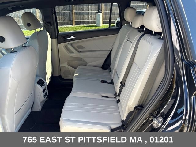 Used 2023 Volkswagen Tiguan SE R-Line AWD/4WD image 10