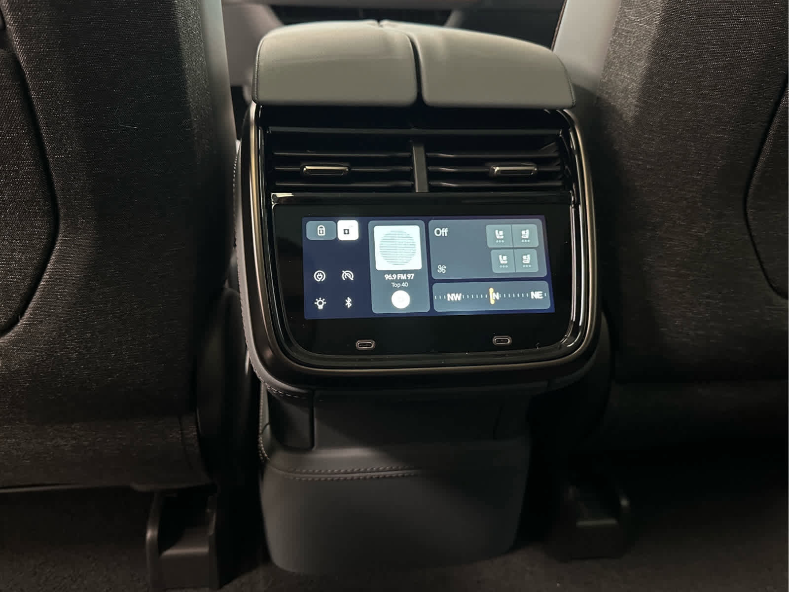 Used 2026 Rivian R1S Premium image 39