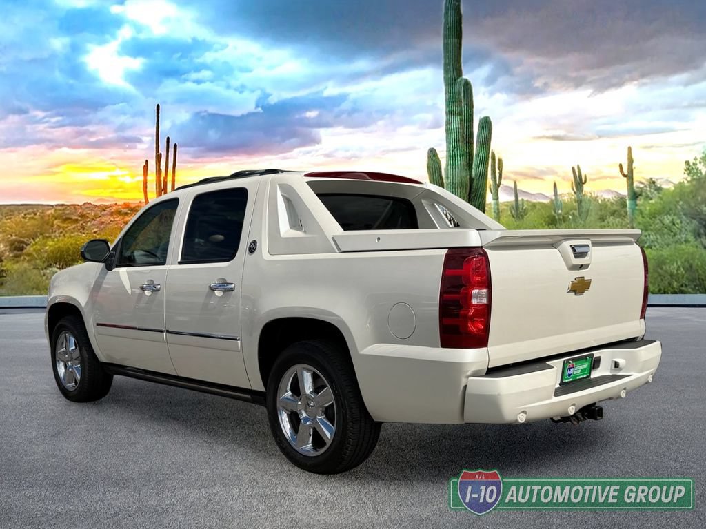 Used 2013 Chevrolet Avalanche LTZ AWD/4WD image 7