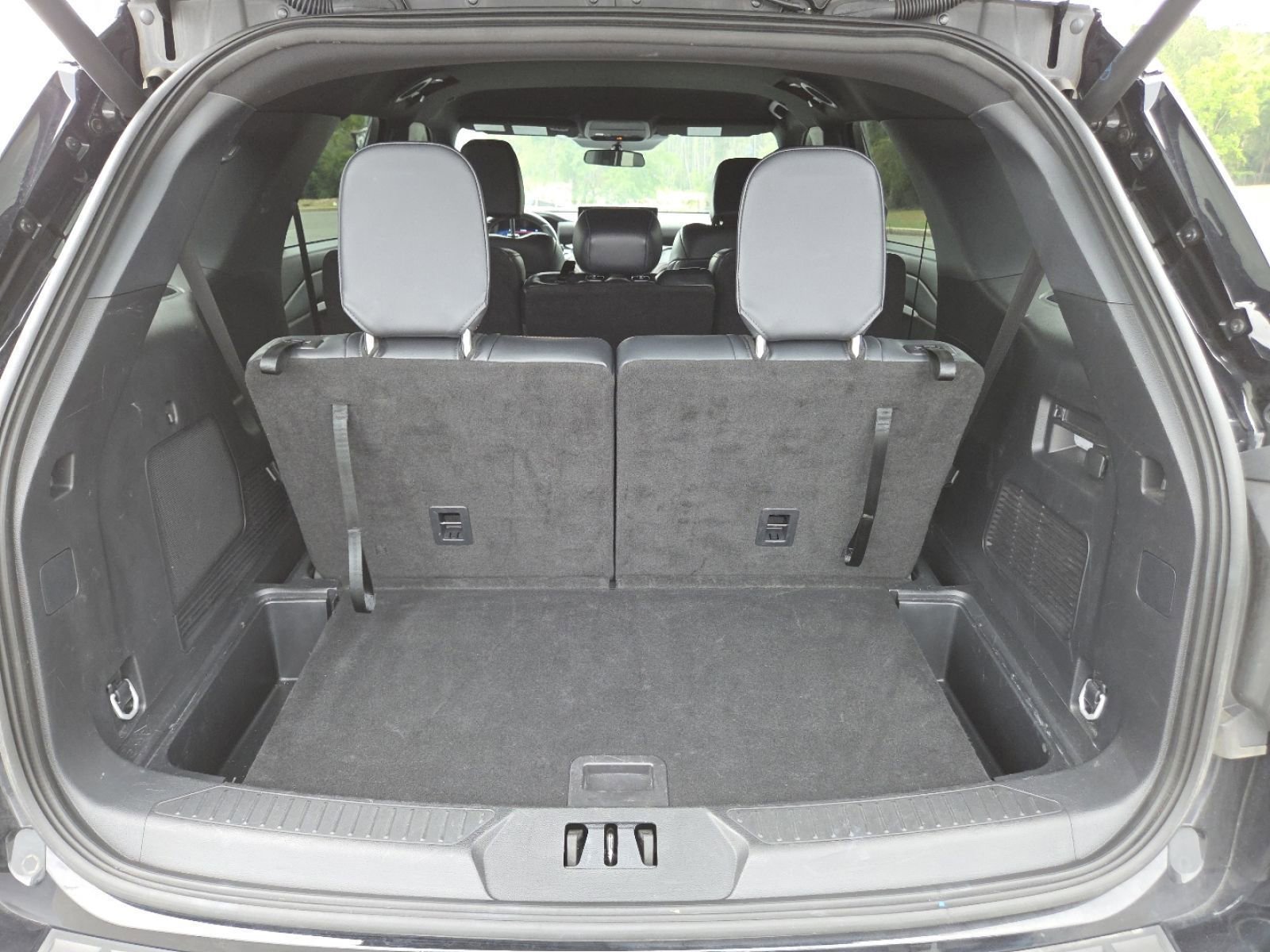 Used 2025 Ford Explorer ST-Line w/ ST-Line Street Pack AWD/4WD image 21