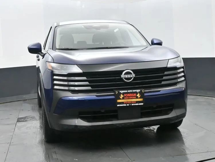 Used 2025 Nissan Kicks SV image 3