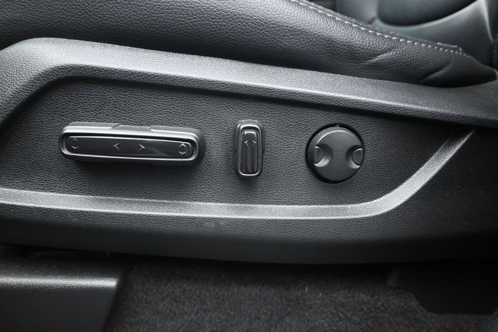 Used 2025 Honda Pilot EX-L image 11