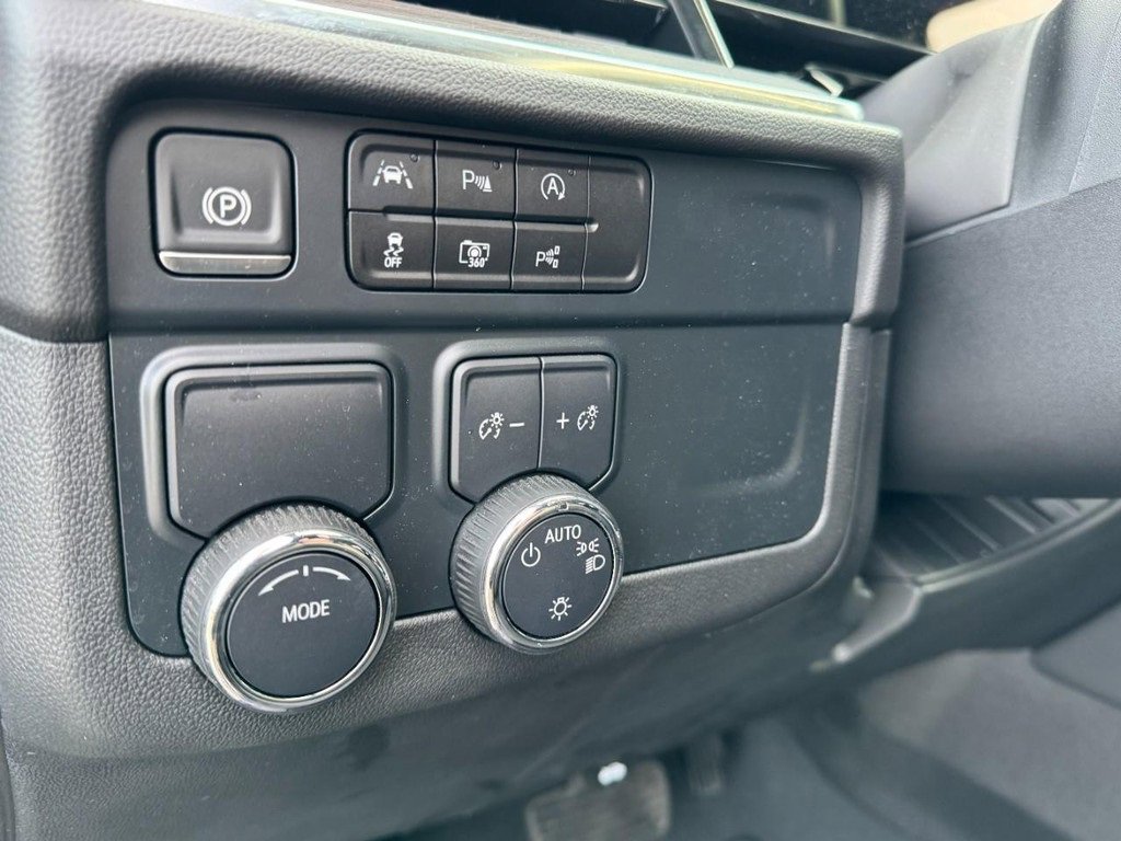 Used 2025 Chevrolet Tahoe LS image 16